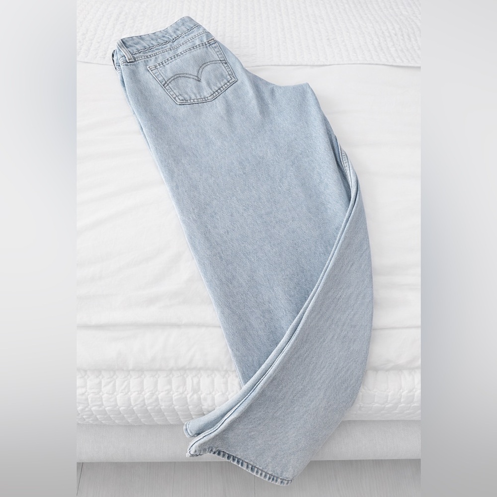 Levi's Light Blue Wash Low Rise Jeans - Size 31 - Picture 5 of 5
